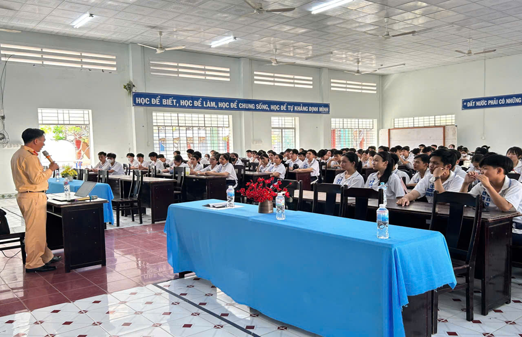 TUYÊN TRUYỀN  LUẬT TRẬT TỰ AN TOÀN GIAO THÔNG ĐƯỜNG BỘ